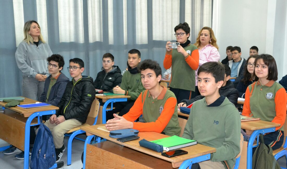 Manisa’da Şehzadeler ilçesinde bulunan Münire Bayer Ortaokulu’nda Manisa Merkezefendi Başhekimi