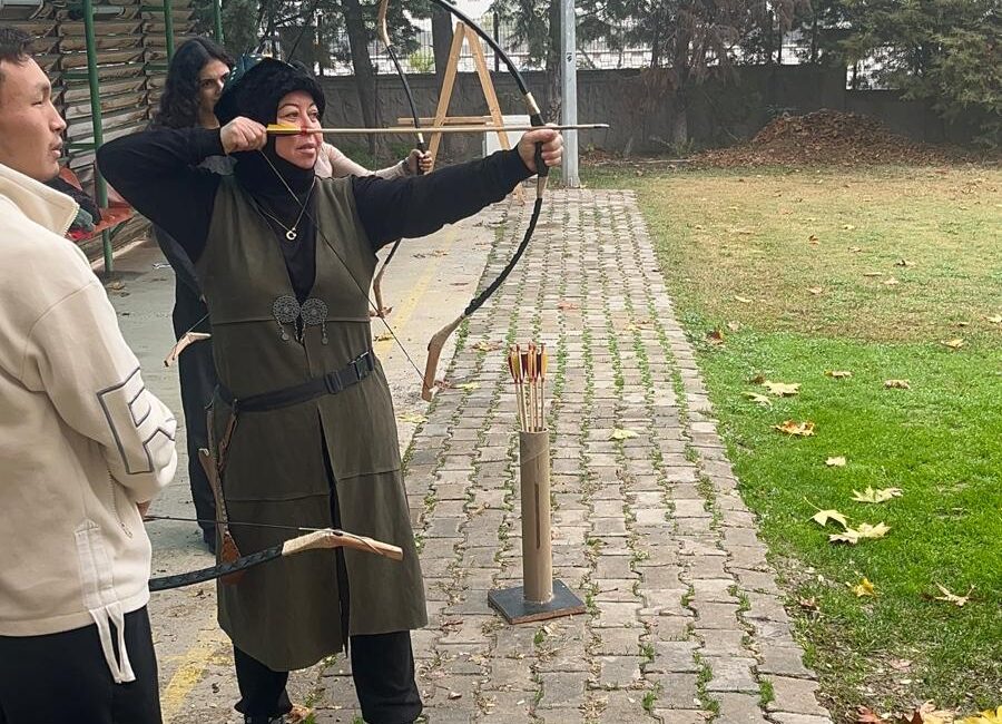 MUDER’den Misafir Öğrencilere Geleneksel Okçuluk Eğitimi Manisa Uluslararası Öğrenci Derneği