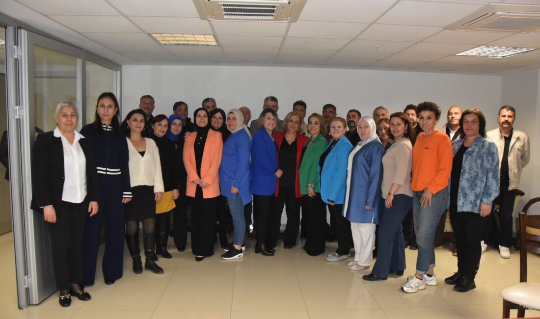 Manisa Hemşeri Kültürleri Dayanışma Derneği’nin yeni yönetimi, Kadın Kollarının desteğiyle