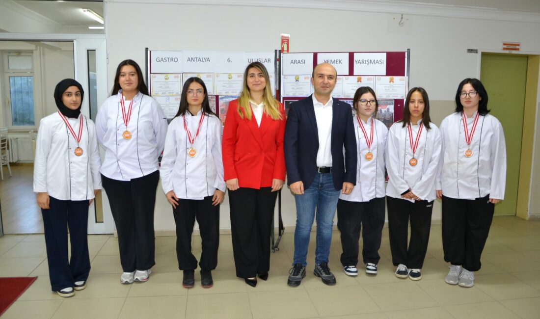 Manisa’da İstanbul Kız Mesleki Ve Teknik Anadolu Lisesi öğrencileri, okulda