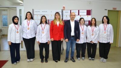 Manisa’da İstanbul Kız Mesleki Ve Teknik Anadolu Lisesi öğrencileri, okulda