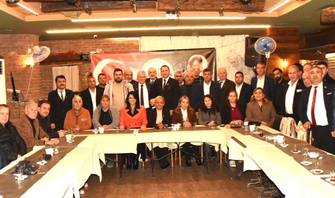 Manisa Dostlar Meclisi’nde Demokrasi Buluşması Manisa Dostlar Meclisi, bu haftaki